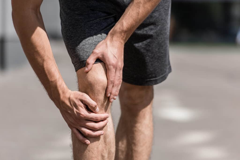 man with knee pain affecting daily life