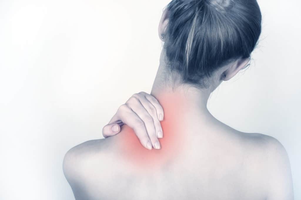 shoulder blade pain on woman