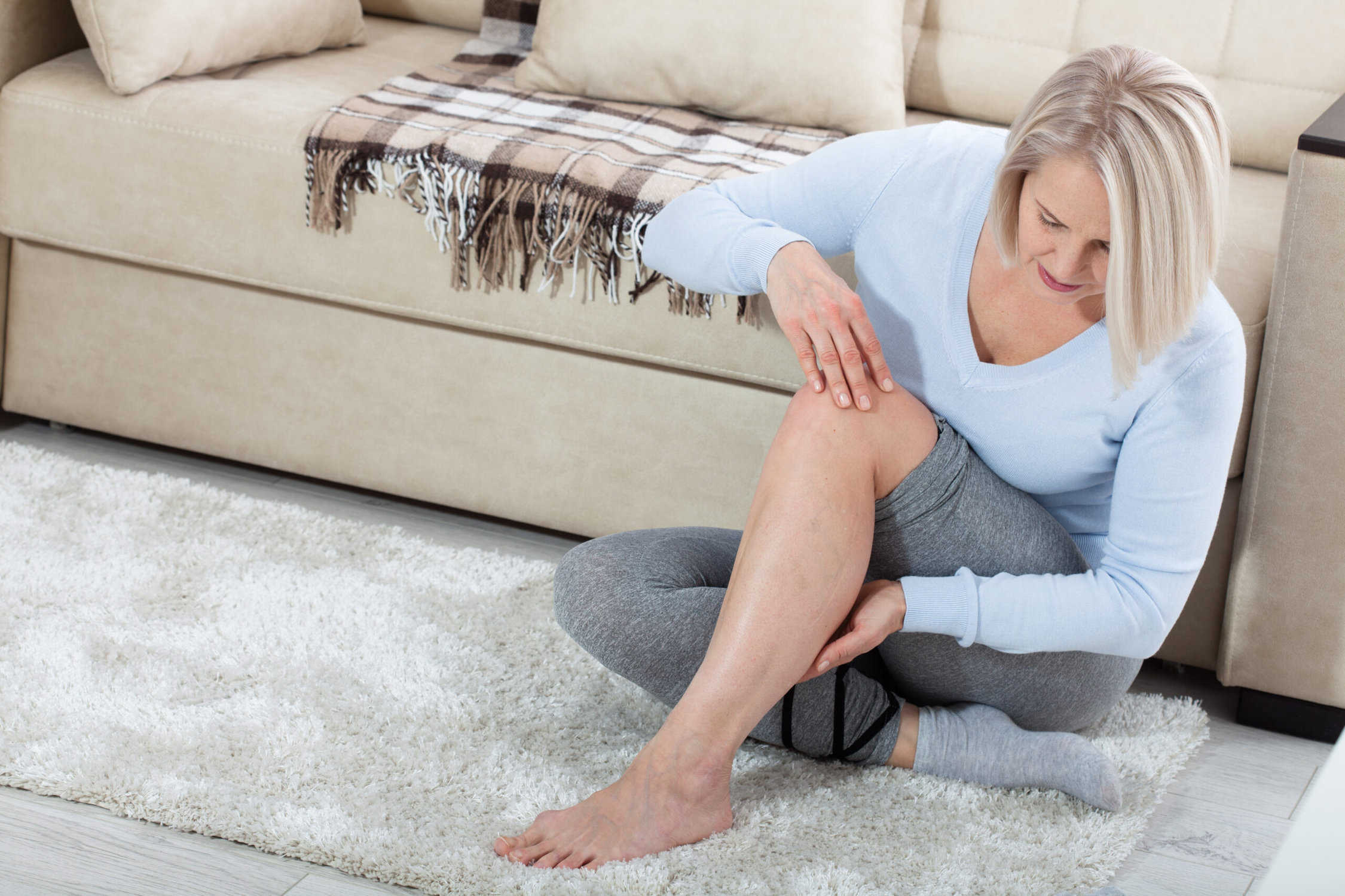 woman with muscle cramp in leg